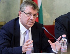 Orbán utasította Matolcsyt, aki az S&P támadásáról beszélt (bővített)