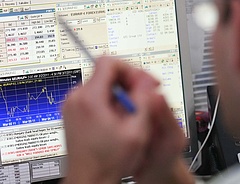 Mi vár a devizahitelesekre? Kérdőjelek az árfolyamgát körül