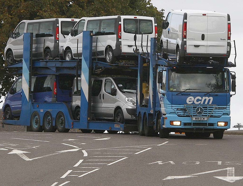 Felfüggeszti oroszországi tervét a Renault