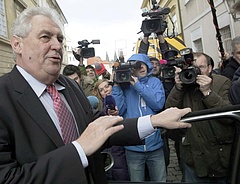 Csehország választ: egymásnak esett a két államfőjelölt