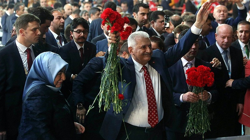 Új kormány vezeti Törökországot