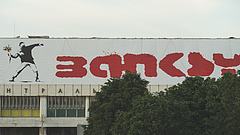 Példátlan sorsot szánnak Banksy egyik legismertebb művének
