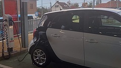 Összeáll riválisával a Mercedes - jönnek a közös villanyautók 