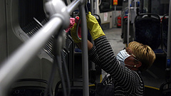 Koronavírus: a budapesti buszokon is védekeznek