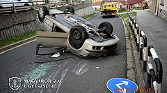 Túlélte: lezuhant az egri viaduktról egy autós