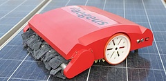 Nem kell többé a tetőre mászni a tiszta napelemért: felküldhető a robot