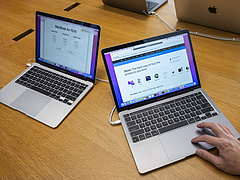 Besokalltak a munkások, késnek a Macbookok