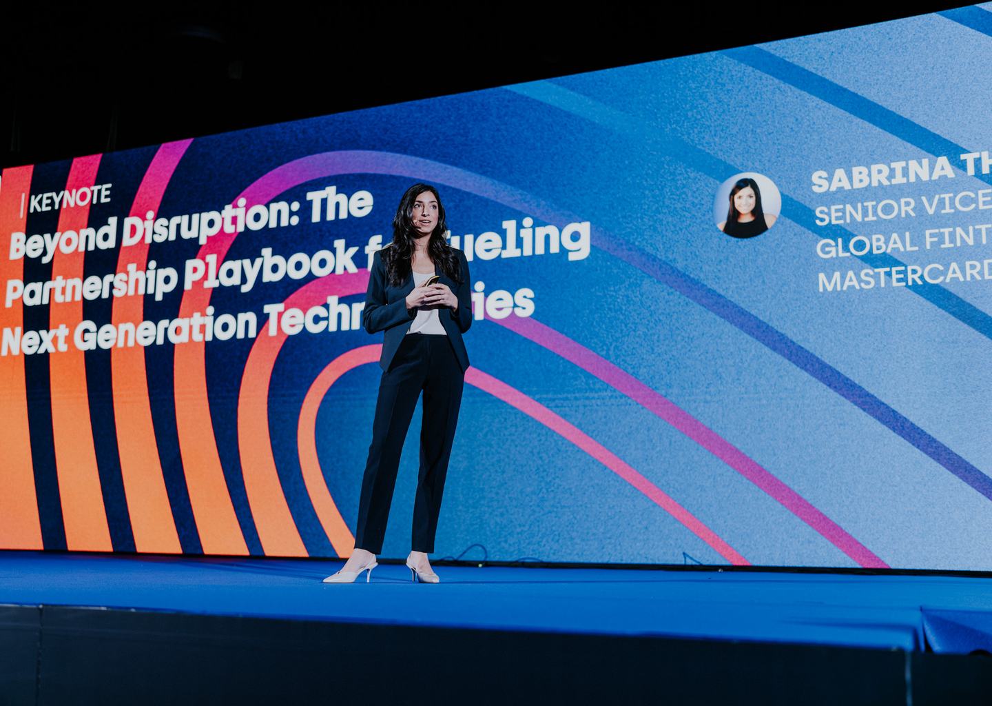 Sabrina Tharani, a Mastercard fintech és kockázati tőke partnerségekért felelős alelnöke a zágrábi Money Motion konferencián.