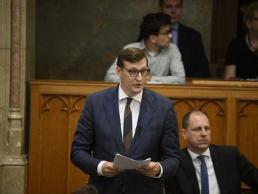 Budapest, 2026. június 22.Panyi Miklós, a Fidesz képviselõje napirend elõtt szólal fel az Országgyûlés rendkívüli ülésén 2026. június 22-én.MTI/Bodnár Boglárka