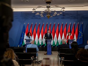 Vitézy Dávid, közlekedési és beruházási miniszter, a kormányszóvivői sajtótájékoztatón 2026. június 18-án