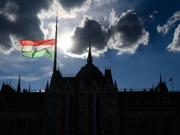Budapest, 2026. május 9.Az Országház a Kossuth Lajos téren a Tisza Párt egész napos rendszerváltó népünnepély elnevezésû rendezvénye közben az új Országgyûlés alakuló ülésének napján, 2026. május 9-én.MTI/Vasvári Tamás