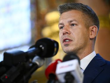 Magyar Péter, a Tisza Párt elnöke, a párt delegációjának vezetõje, leendő miniszterelnök az Országgyűlés alakuló ülését előkészítő tárgyalást követően tartott sajtótájékoztatón az Országházban