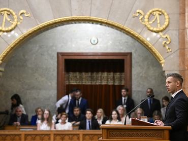Budapest, 2026. június 8.Magyar Péter miniszterelnök napirend elõtt szólal fel az Országgyûlés plenáris ülésén 2026. június 8-án.MTI/Hegedüs Róbert