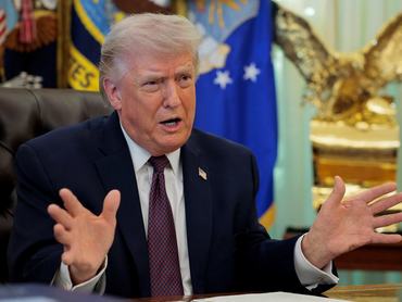 U.S. President Donald Trump speaks during the signing ceremony for an executive order on mail ballots, in the Oval Office of the White House in Washington, D.C., March 31, 2026. REUTERS/Evan Vucci
