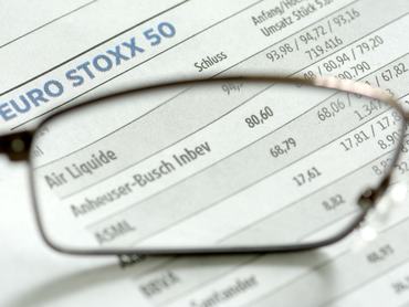 (GERMANY OUT) DEU , GERMANY : The EURO STOXX 50 rates in a newspaper with a pair of glasses (Photo by Unkel/ullstein bild via Getty Images)