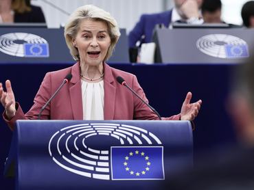 Párizs, 2026. március 11.Ursula von der Leyen, az Európai Bizottság elnöke beszél az Európai Parlament plenáris ülésén a testület strasbourgi üléstermében 2026. március 11-én.MTI/EPA/Ronald Wittek