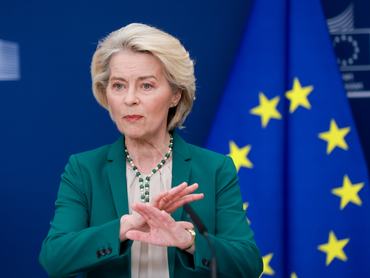Brüsszel, 2026. április 15.Ursula von der Leyen, az Európai Bizottság (EB) elnöke beszél a kiskorúaknak az internet hatásaival szembeni védelmérõl tartott sajtóértekezleten Brüsszelben 2026. április 15-én. Az értekezleten bejeltették, hogy elkészült az Európai Unió új, életkor-ellenõrzõ applikációja, és hamarosan elérhetõvé válik a felhasználók számára. A gyermekek védelmére kifejlesztett alkalmazás lehetõvé teszi, hogy a felhasználók életkorukat igazolják az online platformok igénybevételekor.MTI/EPA/Olivier Hoslet