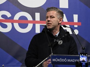 Dunaújváros, 2026. február 28.Magyar Péter, a Tisza Párt elnöke beszédet mond a párt országjárása keretében tartott kampányrendezvényen Dunaújvárosban 2026. február 28-án.MTI/Máthé Zoltán