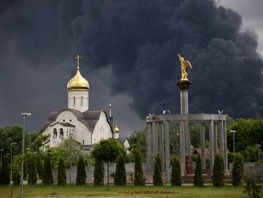 Smoke rises from an oil refinery following a Ukrainian drone attack in the course of Russia-Ukraine conflict, in Moscow, Russia, June 18, 2026, in this picture obtained from social media. SOCIAL MEDIA/via REUTERS THIS IMAGE HAS BEEN SUPPLIED BY A THIRD PARTY. TPX IMAGES OF THE DAY