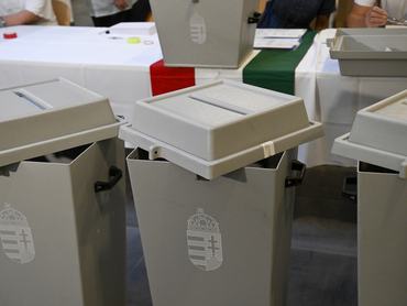 Urnazárás az önkormányzati, európai parlamenti (EP-) és nemzetiségi választásokon a XII. kerületi Zugligeti Általános Iskolában kialakított 53-as szavazókörben 2024. június 9-én
